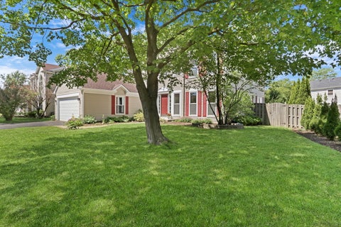 Tiny photo for 90 Southfield Drive, Vernon Hills, IL 60061 (MLS # 12679247)