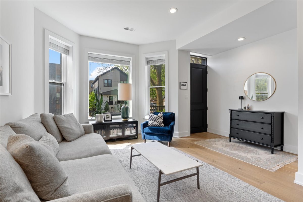 3432 W Belden Avenue 1