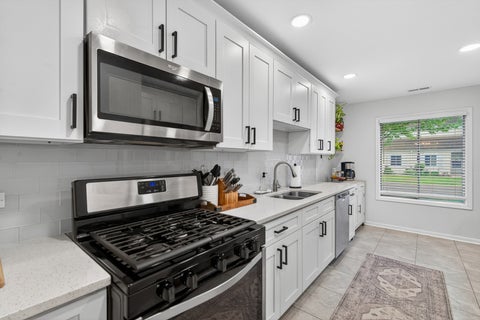 Tiny photo for 452 Minnesota Circle, Carol Stream, IL 60188 (MLS # 12656162)