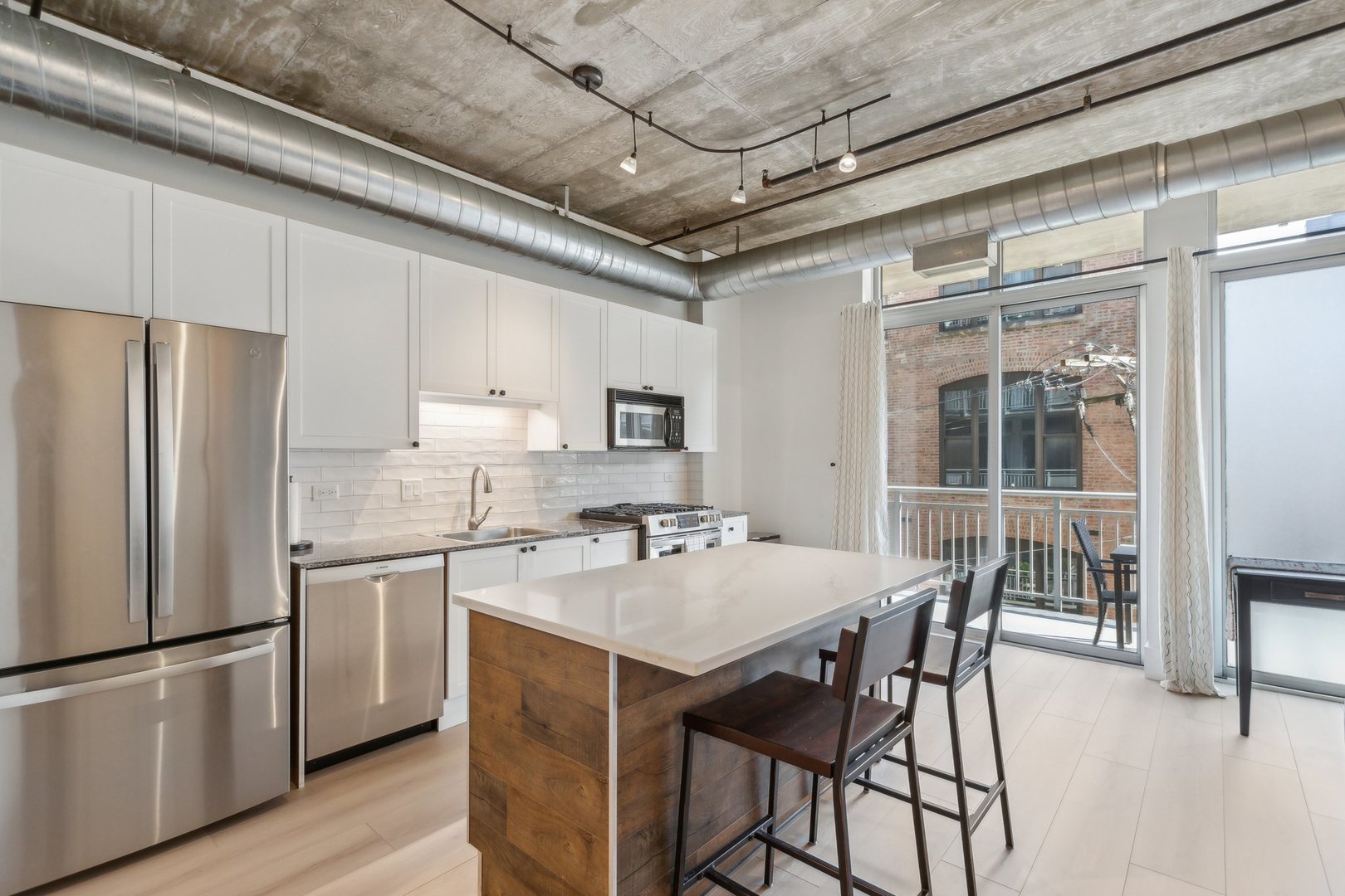 111 S MORGAN Street 422