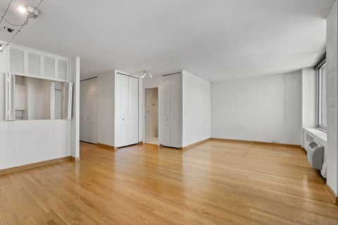 Tiny photo for 1255 N Sandburg Terrace #2305, Chicago, IL 60610 (MLS # 12771018)