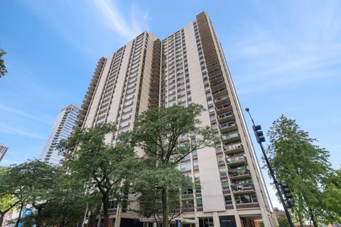 Photo of 1255 N Sandburg Terrace #2305, Chicago, IL 60610 (MLS # 12771018)