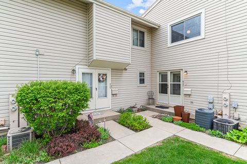 Photo of 417 Verde Drive, Schaumburg, IL 60173 (MLS # 12627773)