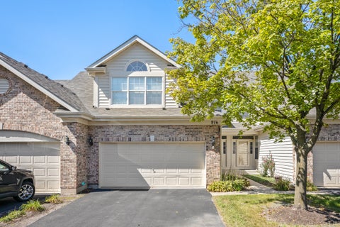 Photo of 916 Havenshire Court #916, Naperville, IL 60565 (MLS # 12760249)