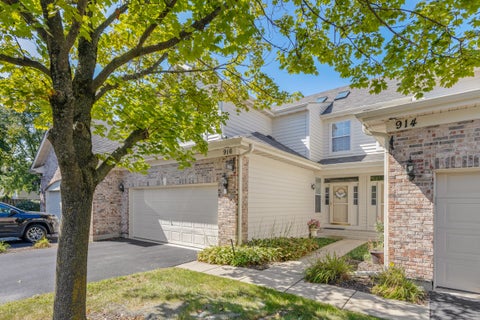 Tiny photo for 916 Havenshire Court #916, Naperville, IL 60565 (MLS # 12760249)