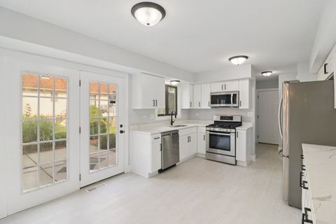 Tiny photo for 11556 S Alpine Avenue, Palos Park, IL 60464 (MLS # 12421978)