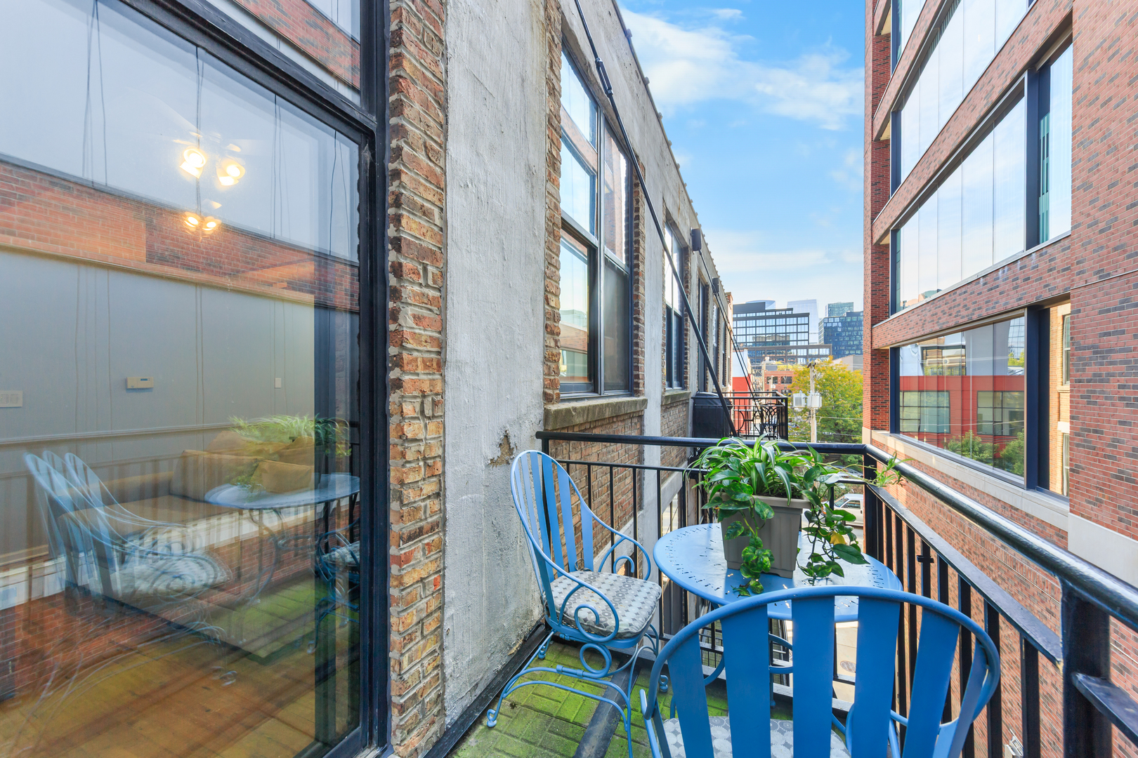 215 N Aberdeen Street 403A