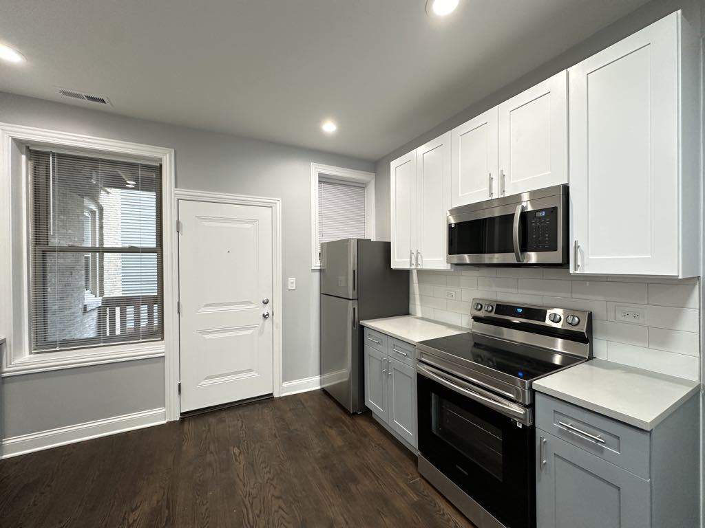 1224 W Rosemont Avenue 1