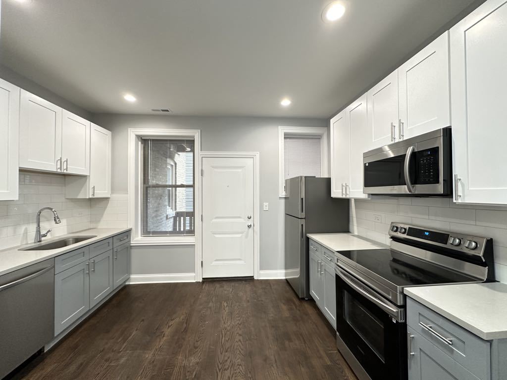 1224 W Rosemont Avenue 1