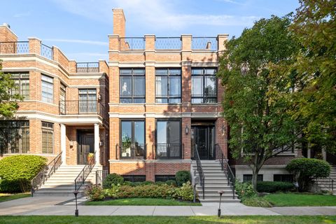 Photo of 1634 W Surf Street, Chicago, IL 60657 (MLS # 12650973)