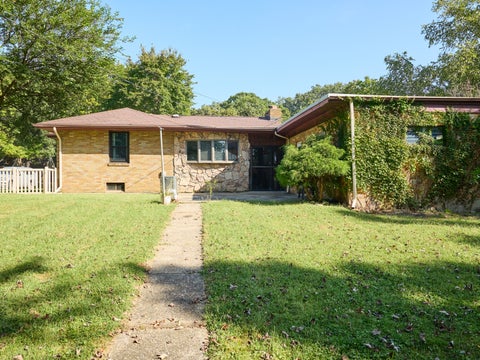 Tiny photo for 306 Shooting Park Road, Peru, IL 61354 (MLS # 12745614)