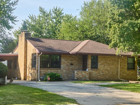 Photo of 306 Shooting Park Road, Peru, IL 61354 (MLS # 12745614)