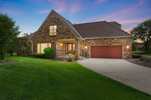 Photo of 910 Red Fox Lane, Oak Brook, IL 60523 (MLS # 12616471)