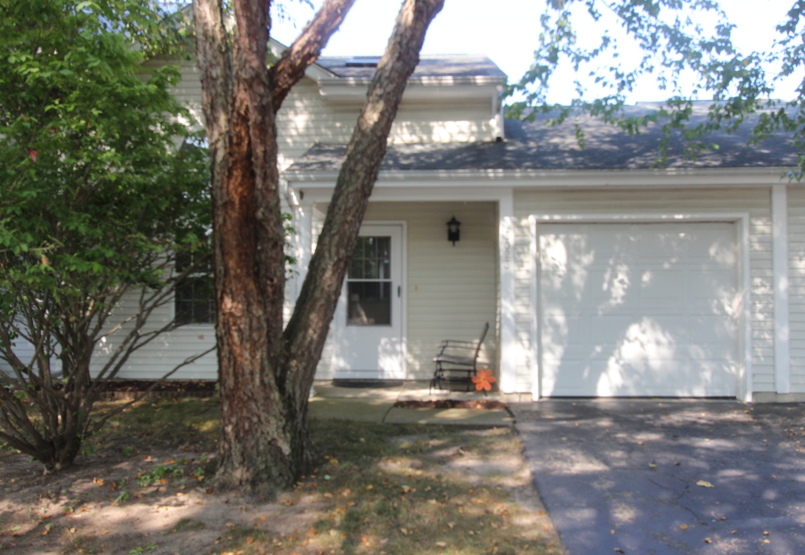 View Island Lake, IL 60042 townhome