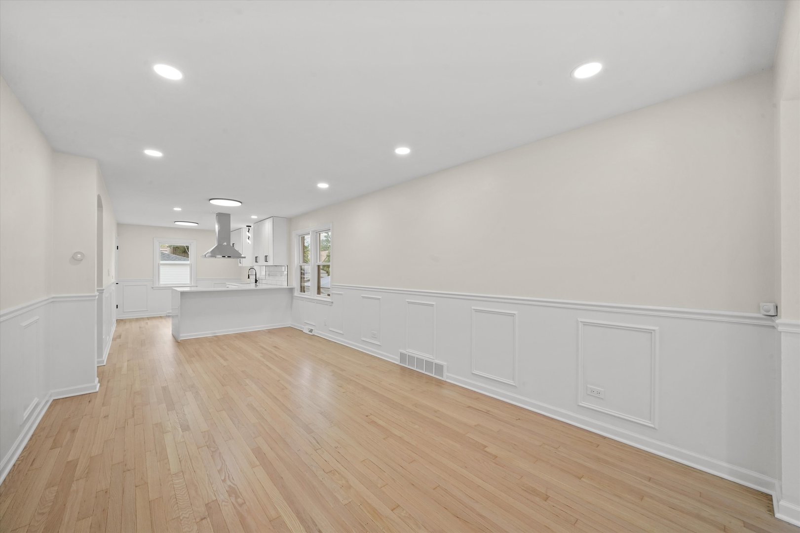 9728 S Greenwood Avenue