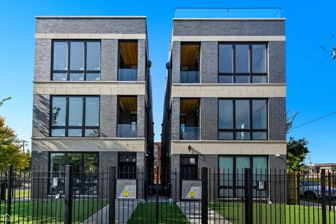 3900 S Lake Park Avenue 2 Chicago IL 60653