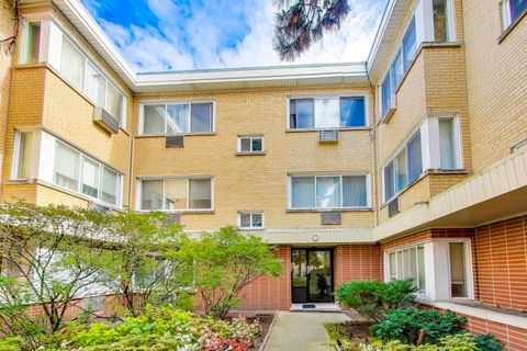 Tiny photo for 7315 N Oakley Avenue #1A, Chicago, IL 60645 (MLS # 12499468)