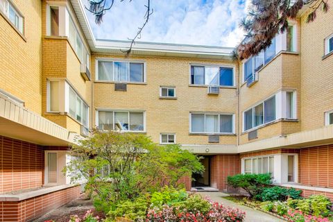 Tiny photo for 7315 N Oakley Avenue #1A, Chicago, IL 60645 (MLS # 12499468)