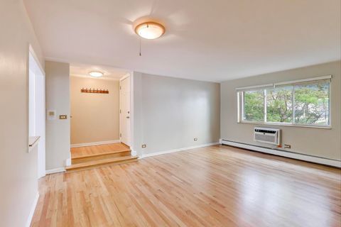 Tiny photo for 7315 N Oakley Avenue #1A, Chicago, IL 60645 (MLS # 12499468)