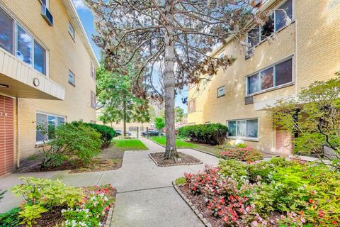 Tiny photo for 7315 N Oakley Avenue #1A, Chicago, IL 60645 (MLS # 12499468)