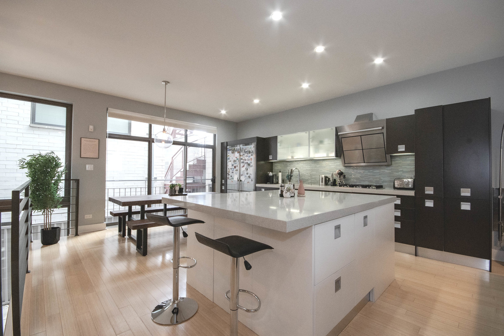 1529 W Chestnut Street 102
