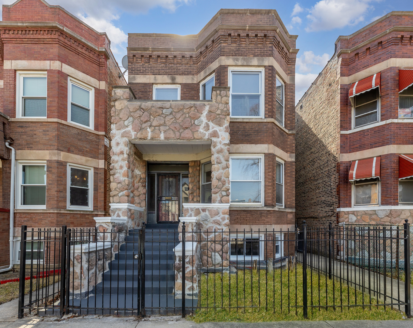 4843 W Gladys Avenue