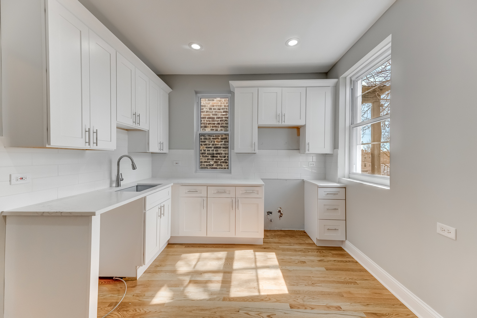 4843 W Gladys Avenue