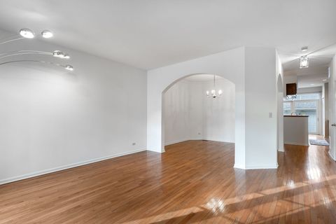 Tiny photo for 5842 N SAINT JOHNS Court, Chicago, IL 60646 (MLS # 12494433)