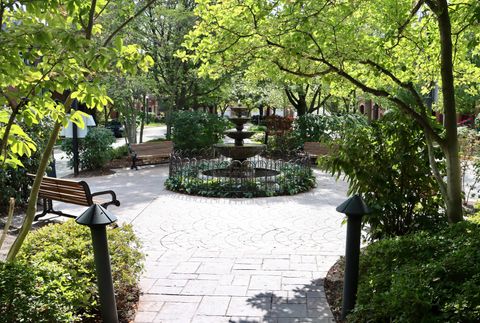 Tiny photo for 5842 N SAINT JOHNS Court, Chicago, IL 60646 (MLS # 12494433)