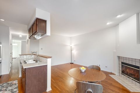 Tiny photo for 5842 N SAINT JOHNS Court, Chicago, IL 60646 (MLS # 12494433)