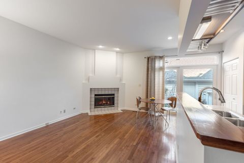 Tiny photo for 5842 N SAINT JOHNS Court, Chicago, IL 60646 (MLS # 12494433)