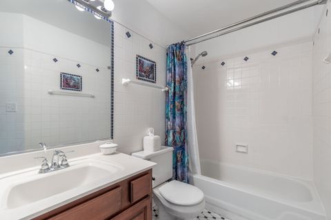 Tiny photo for 5842 N SAINT JOHNS Court, Chicago, IL 60646 (MLS # 12494433)