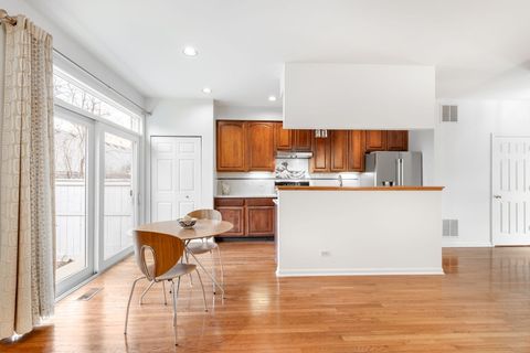 Tiny photo for 5842 N SAINT JOHNS Court, Chicago, IL 60646 (MLS # 12494433)