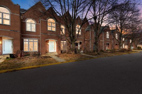 Tiny photo for 5842 N SAINT JOHNS Court, Chicago, IL 60646 (MLS # 12494433)