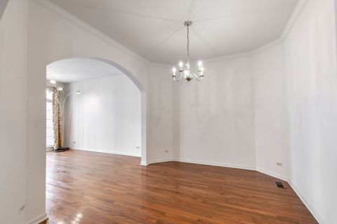 Tiny photo for 5842 N SAINT JOHNS Court, Chicago, IL 60646 (MLS # 12494433)