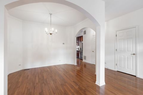 Tiny photo for 5842 N SAINT JOHNS Court, Chicago, IL 60646 (MLS # 12494433)