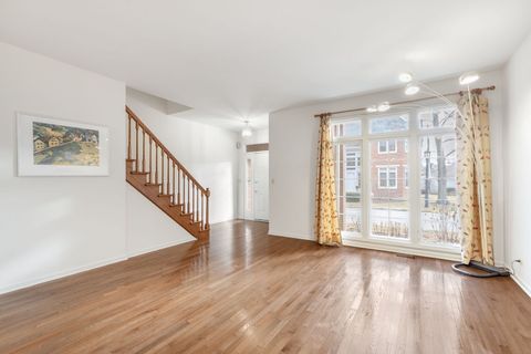 Tiny photo for 5842 N SAINT JOHNS Court, Chicago, IL 60646 (MLS # 12494433)