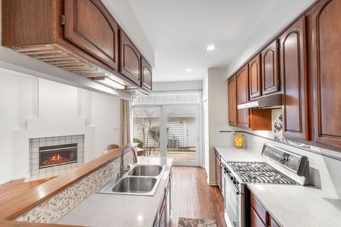 Tiny photo for 5842 N SAINT JOHNS Court, Chicago, IL 60646 (MLS # 12494433)