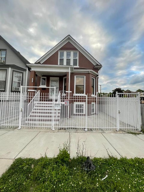Photo of 906 W 71st Street, Chicago, IL 60621 (MLS # 12667554)