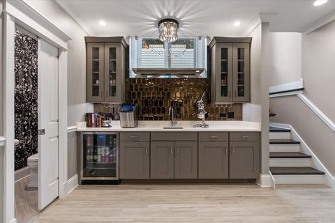 Tiny photo for 1924 W Farragut Avenue, Chicago, IL 60640 (MLS # 12635358)