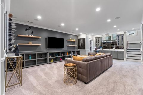 Tiny photo for 1924 W Farragut Avenue, Chicago, IL 60640 (MLS # 12635358)