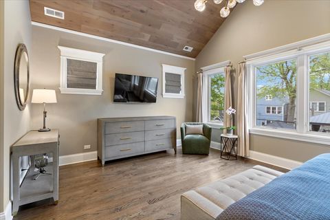 Tiny photo for 1924 W Farragut Avenue, Chicago, IL 60640 (MLS # 12635358)