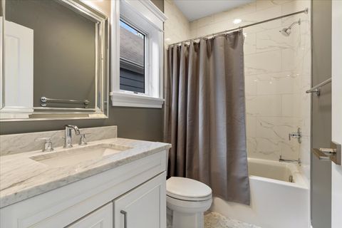 Tiny photo for 1924 W Farragut Avenue, Chicago, IL 60640 (MLS # 12635358)