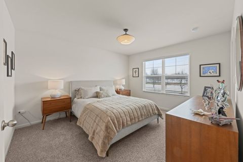 Tiny photo for 352 Bridgeview Court, St. Charles, IL 60174 (MLS # 12561281)