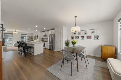 Tiny photo for 352 Bridgeview Court, St. Charles, IL 60174 (MLS # 12561281)