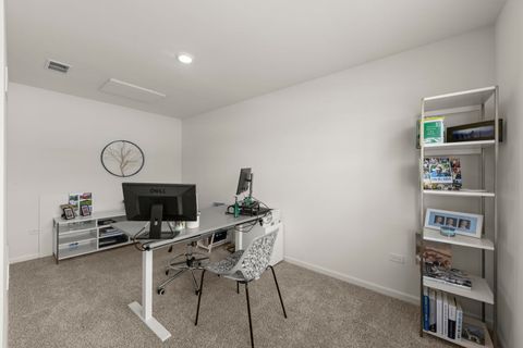 Tiny photo for 352 Bridgeview Court, St. Charles, IL 60174 (MLS # 12561281)