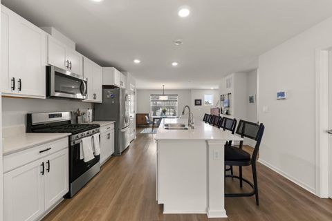 Tiny photo for 352 Bridgeview Court, St. Charles, IL 60174 (MLS # 12561281)