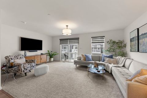 Tiny photo for 352 Bridgeview Court, St. Charles, IL 60174 (MLS # 12561281)