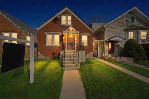 Tiny photo for 3227 Cuyler Avenue, Berwyn, IL 60402 (MLS # 12585038)