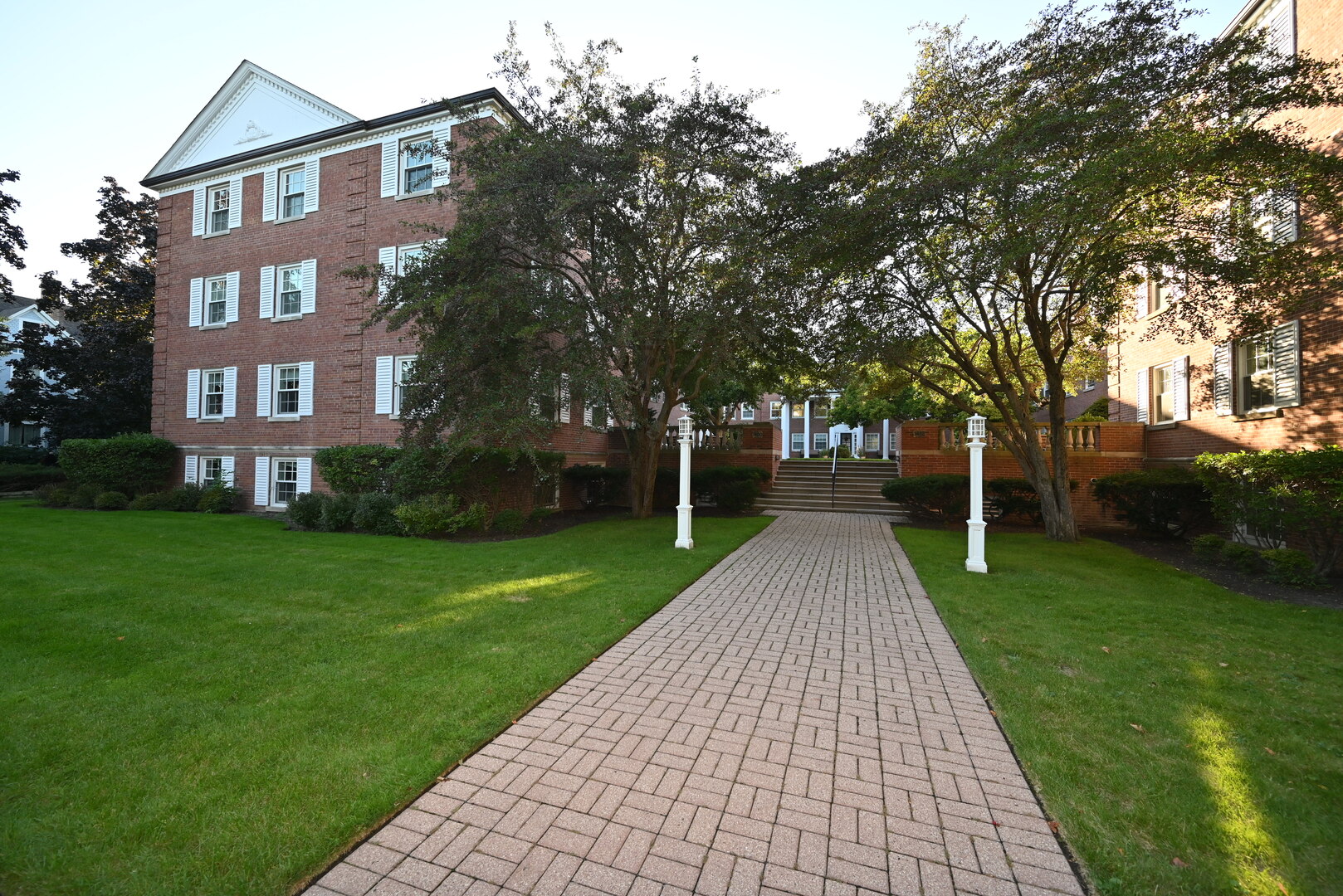 Photo 1 of 12 — 1402 HINMAN Avenue 2E, Evanston, IL 60201